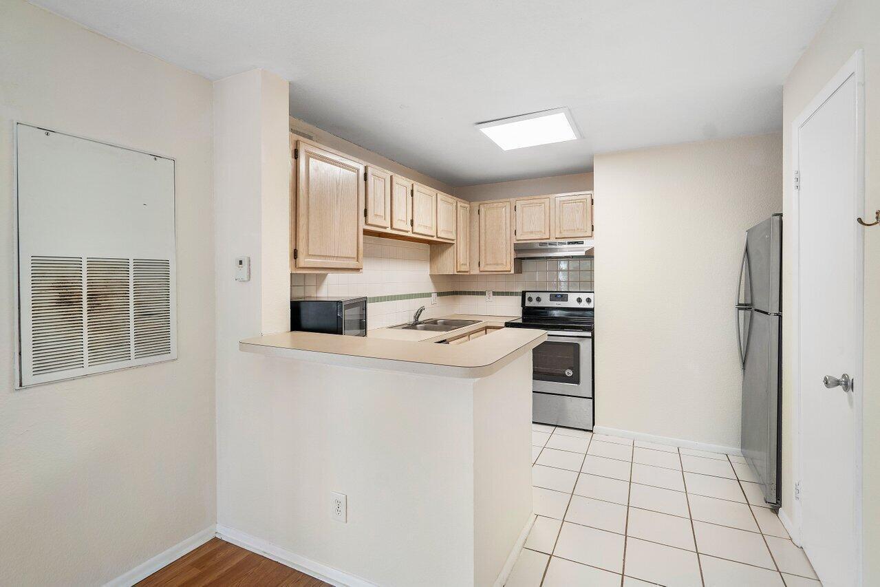 1825 PALM COVE Boulevard 7-306