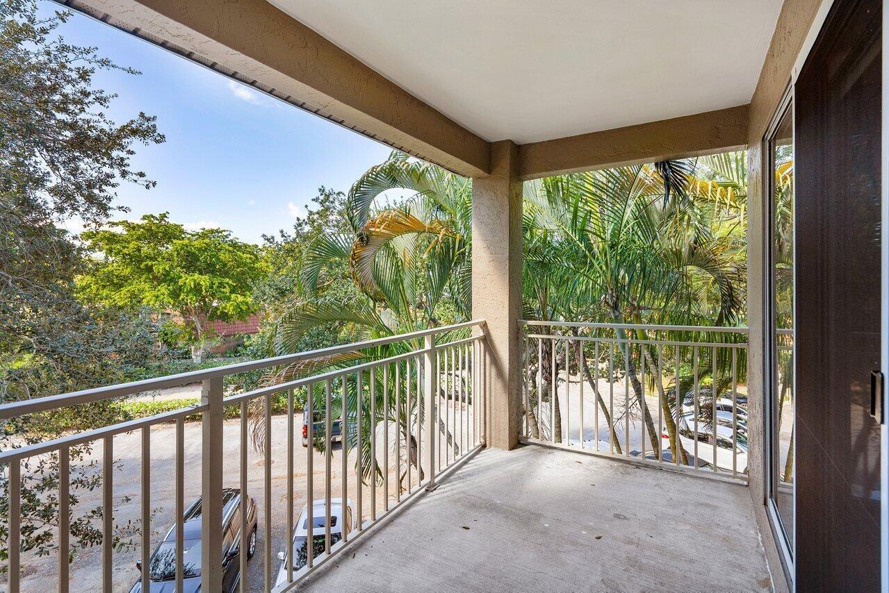 1825 PALM COVE Boulevard 7-306