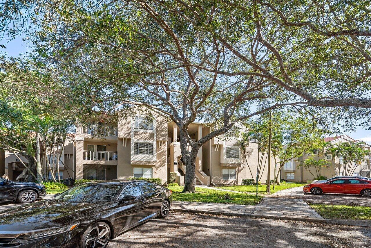 1825 PALM COVE Boulevard 7-306