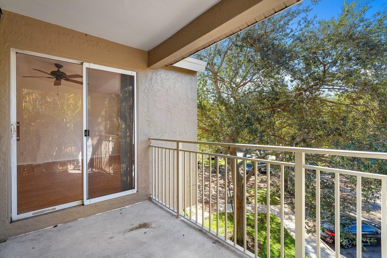 1825 PALM COVE Boulevard 7-306