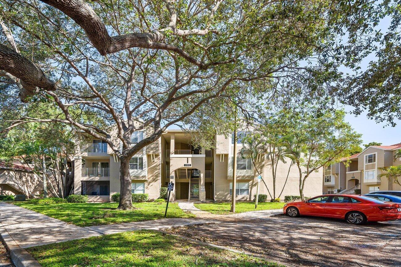 1825 PALM COVE Boulevard 7-306