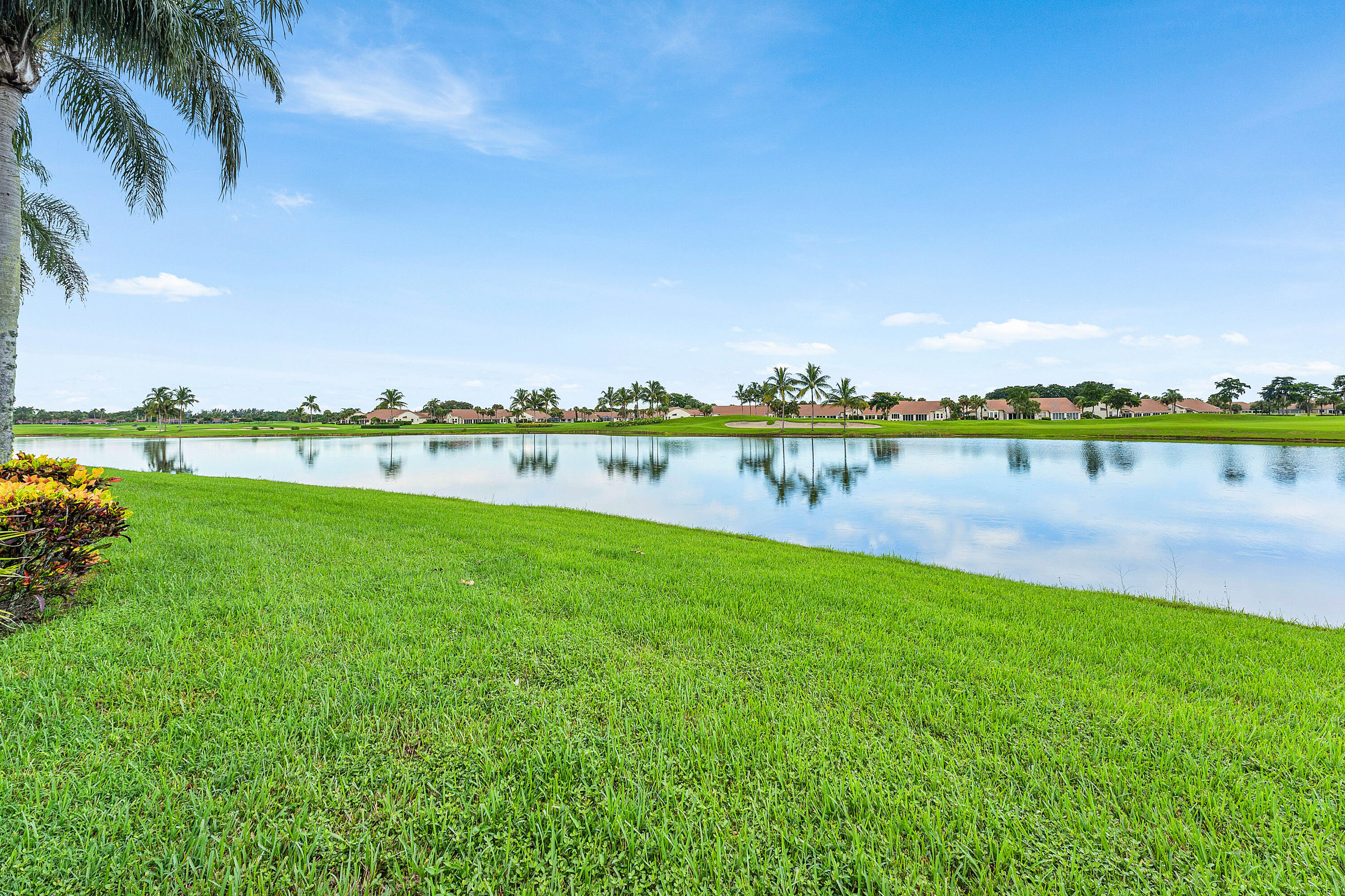 6947 FAIRWAY LAKES Drive
