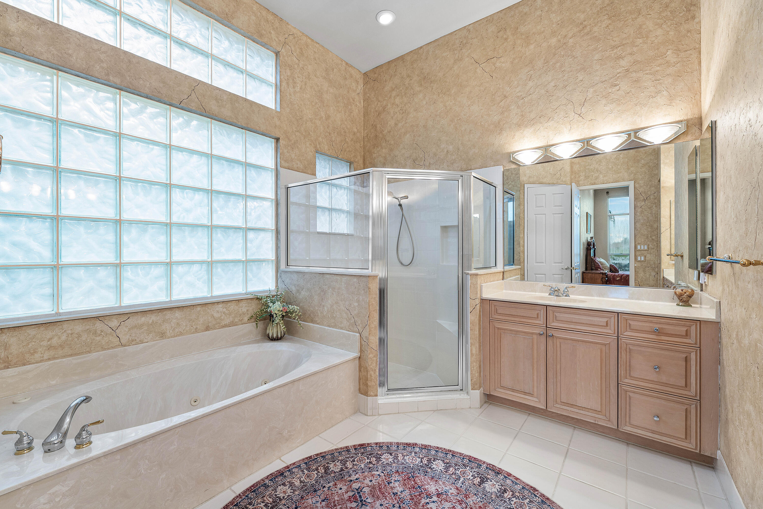 6947 FAIRWAY LAKES Drive