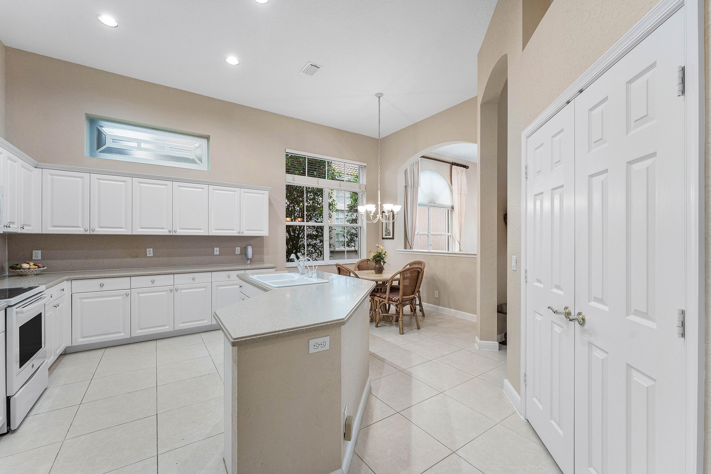 6947 FAIRWAY LAKES Drive
