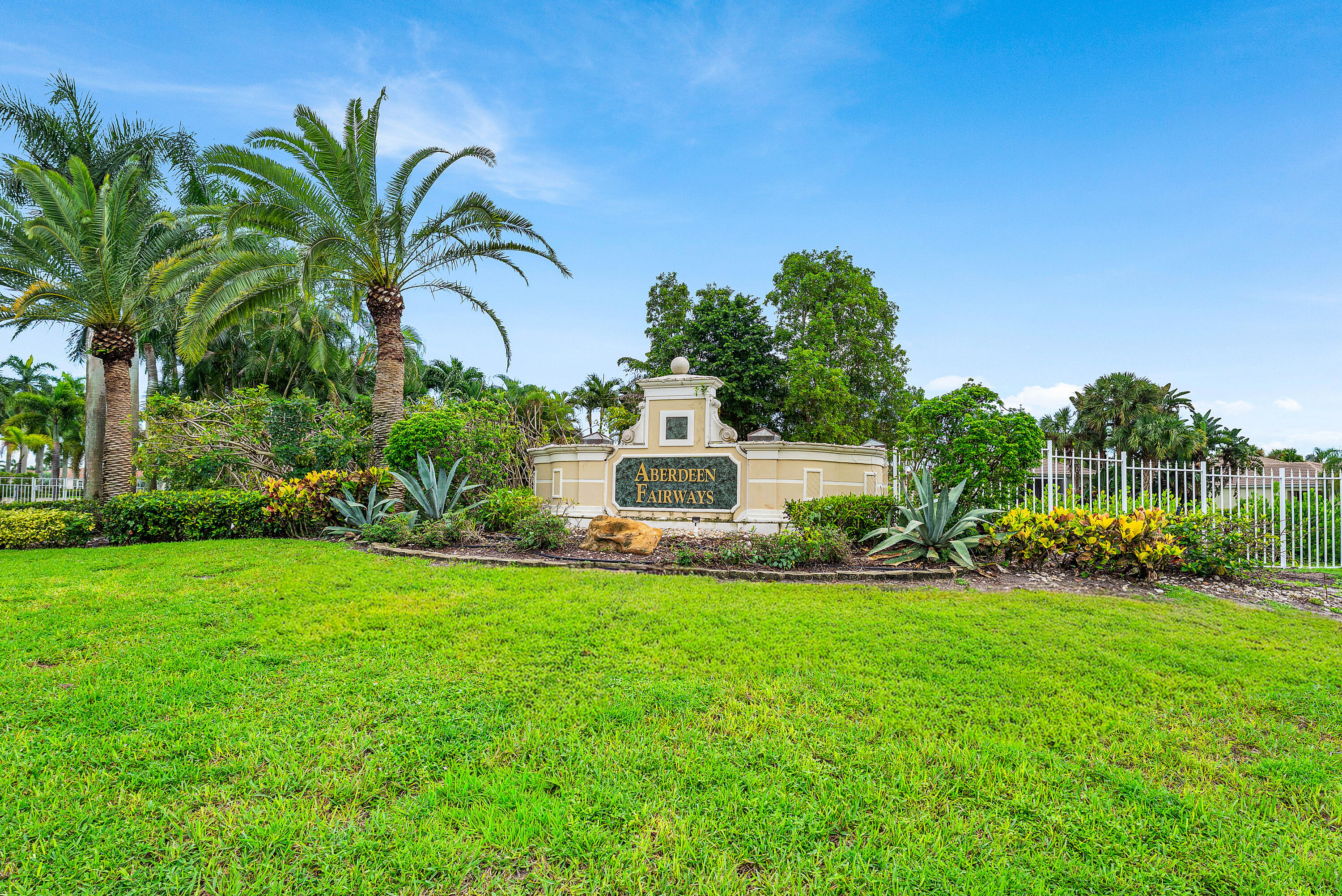 6947 FAIRWAY LAKES Drive