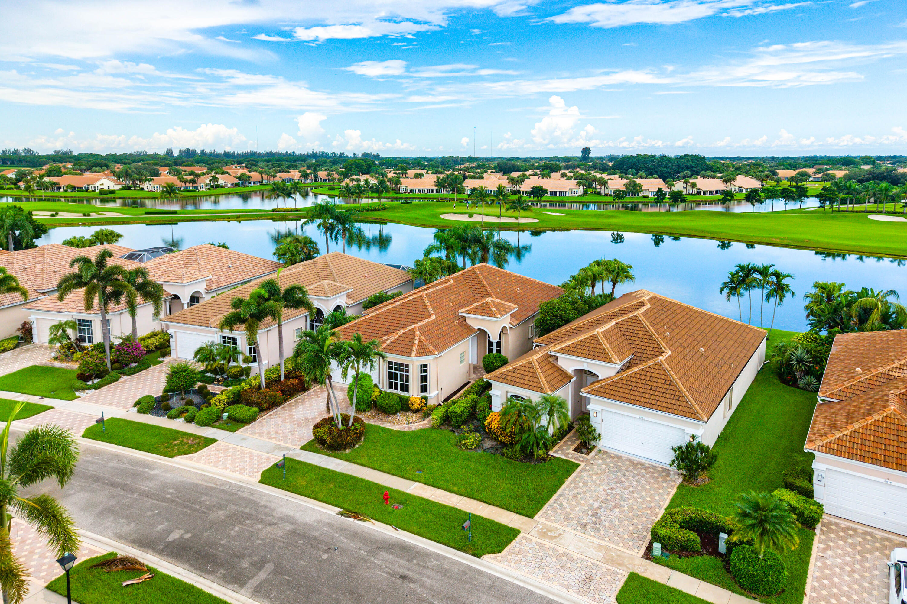 6947 FAIRWAY LAKES Drive