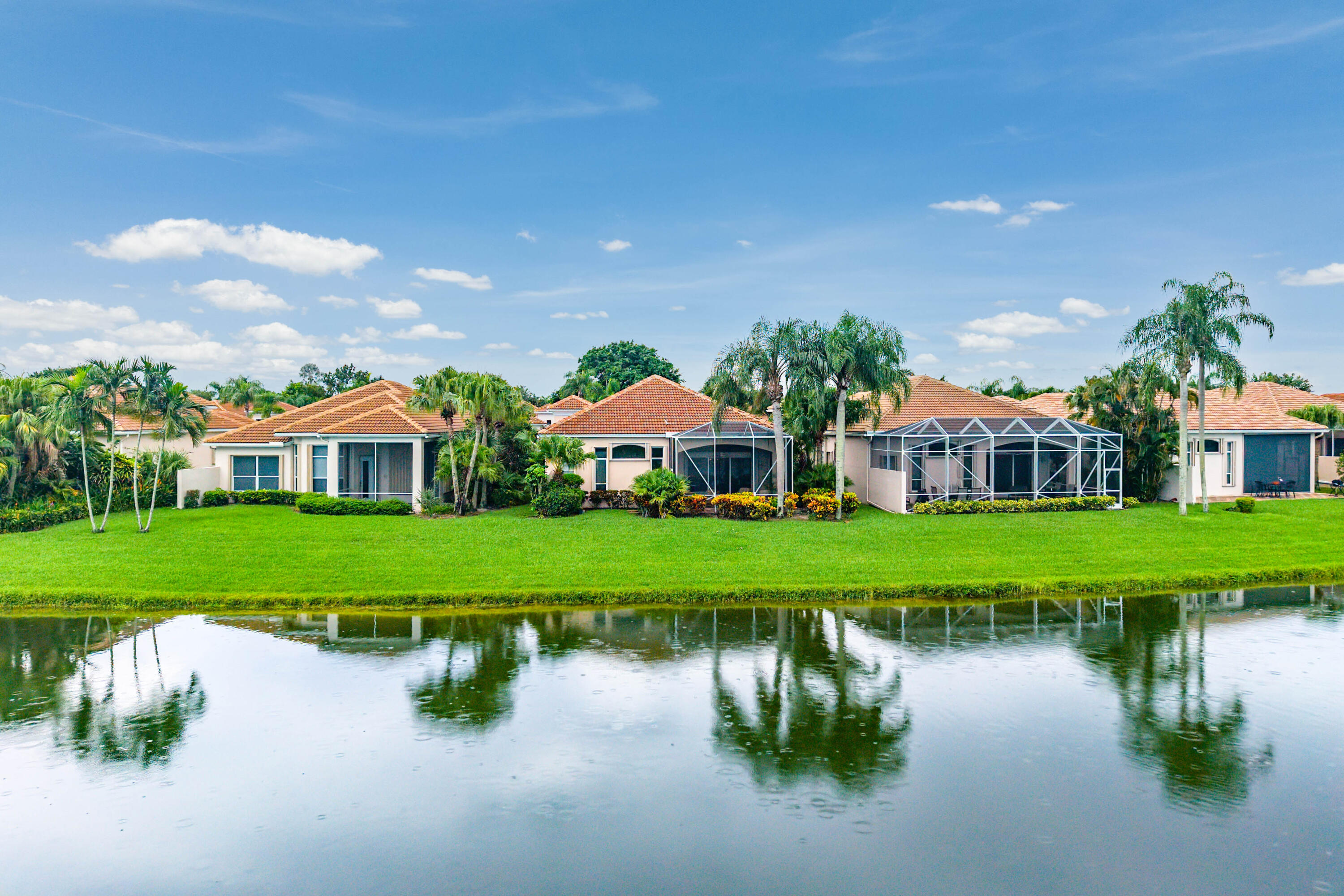 6947 FAIRWAY LAKES Drive