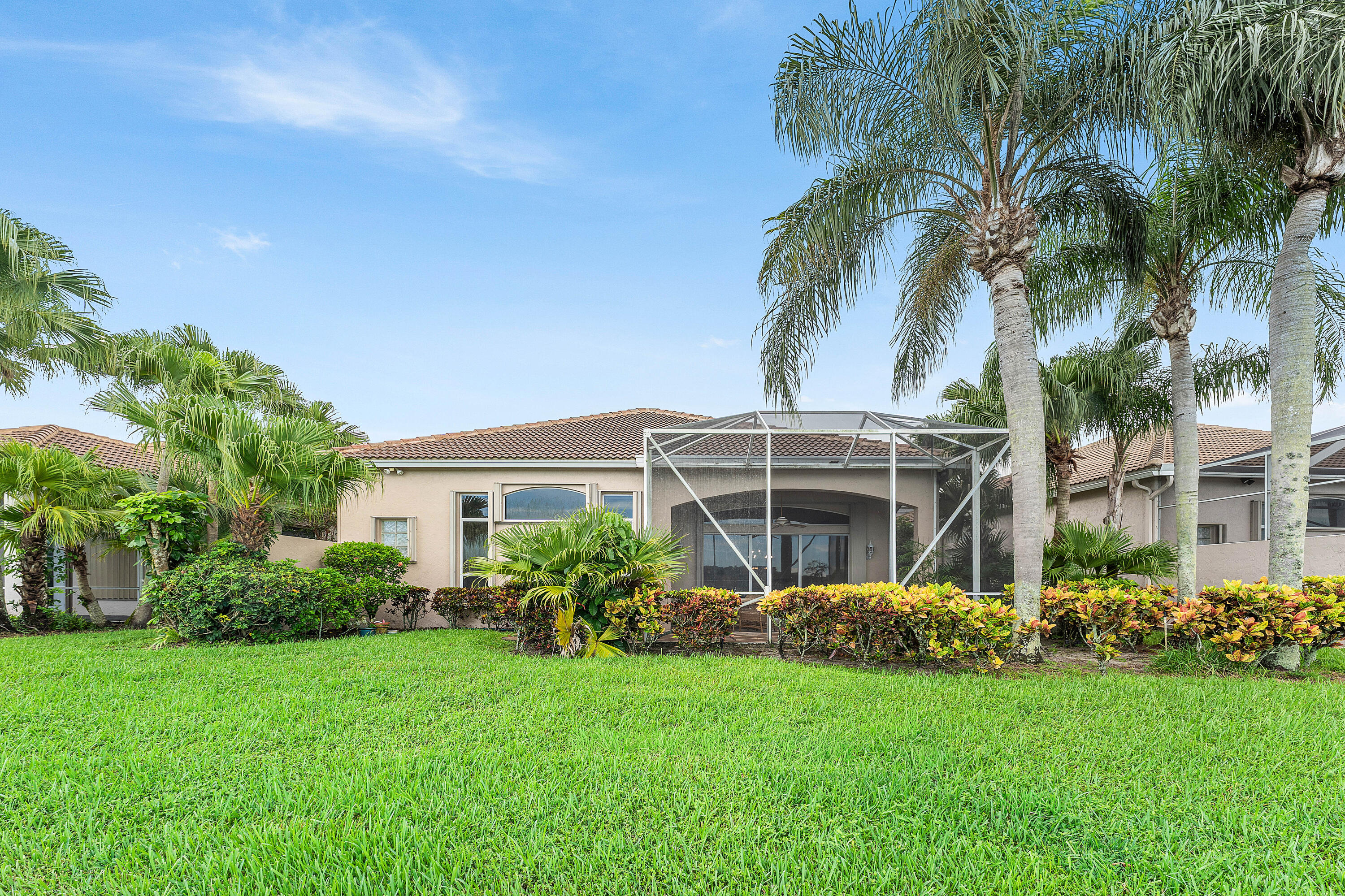 6947 FAIRWAY LAKES Drive