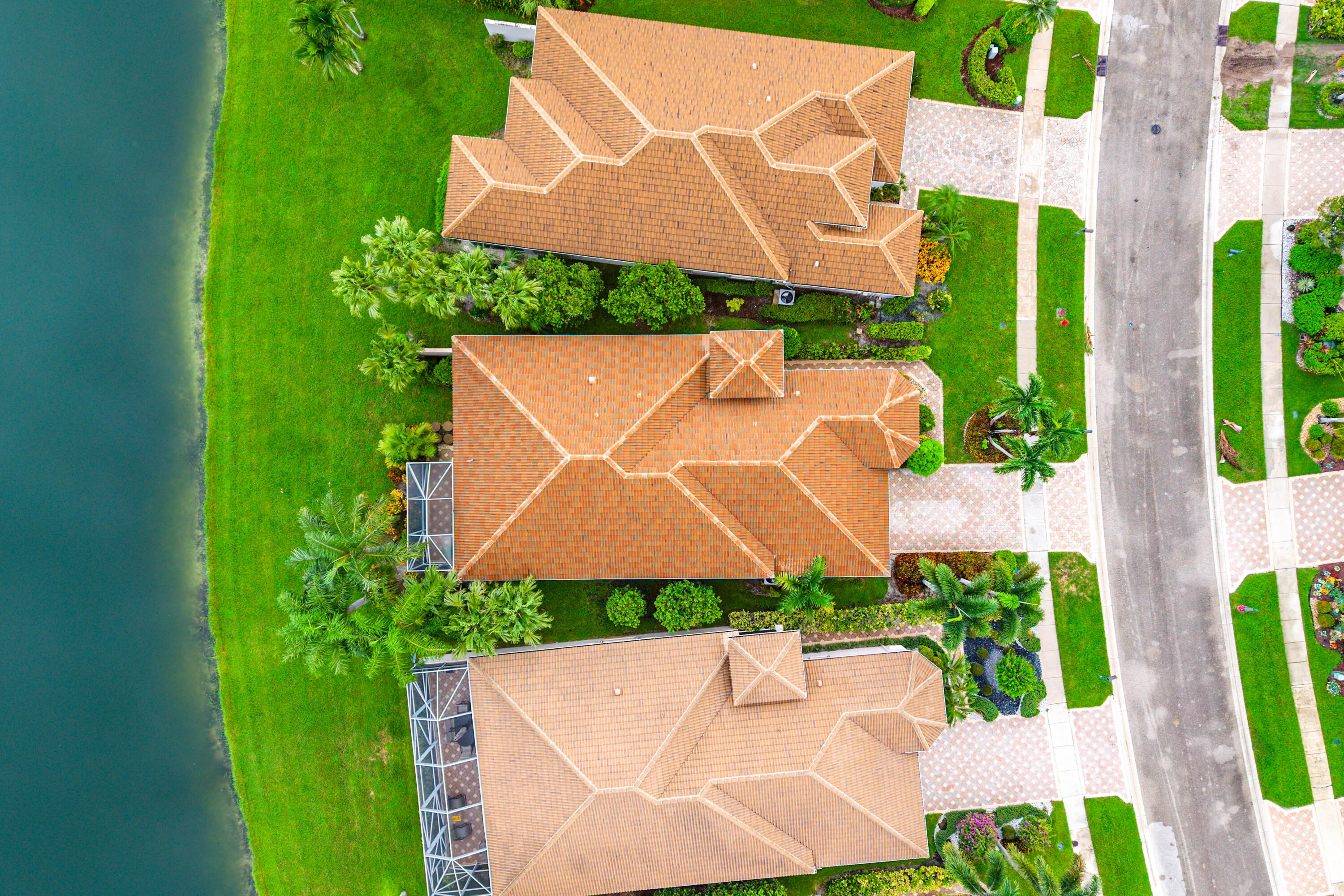 6947 FAIRWAY LAKES Drive