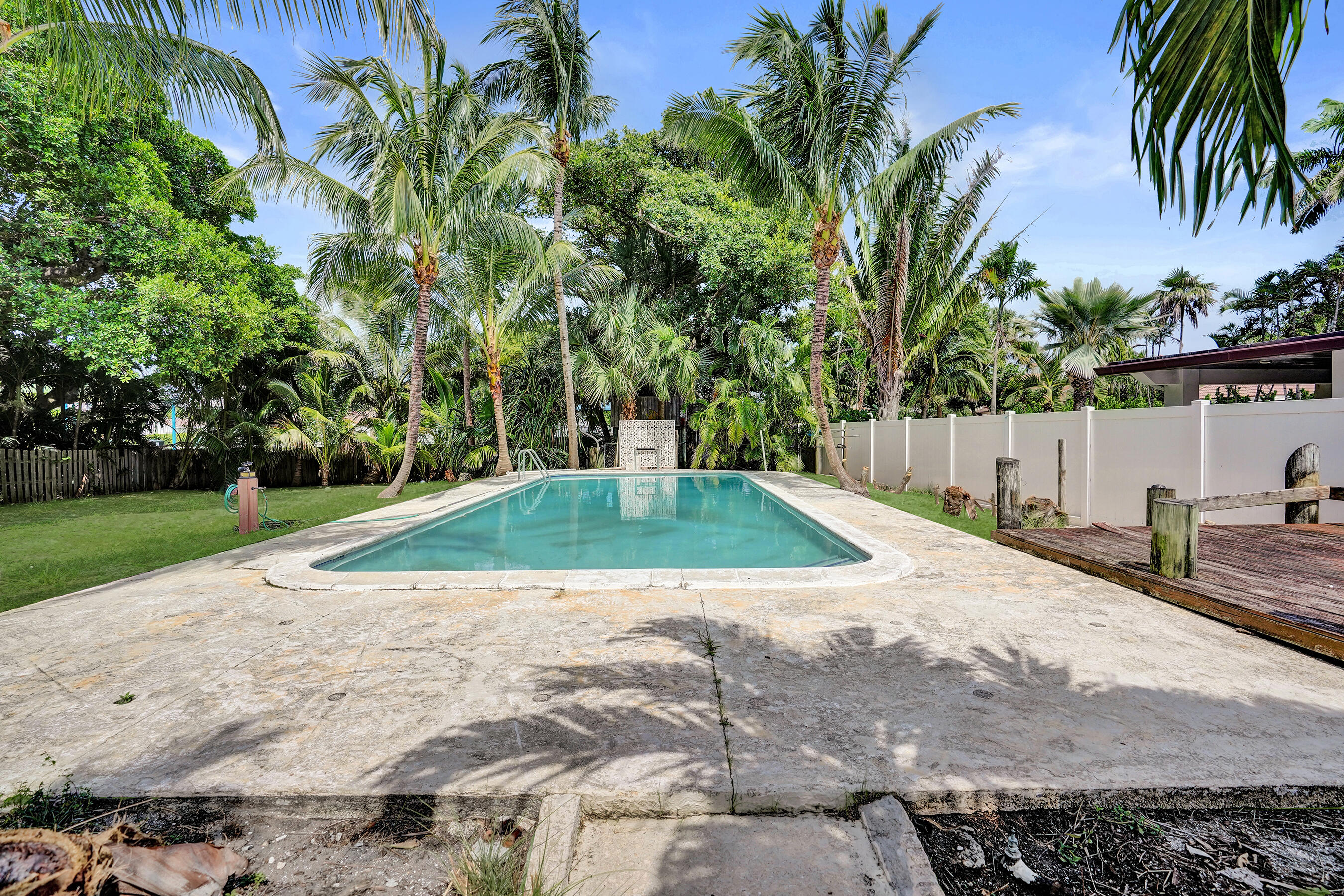 460 SE 18TH Avenue