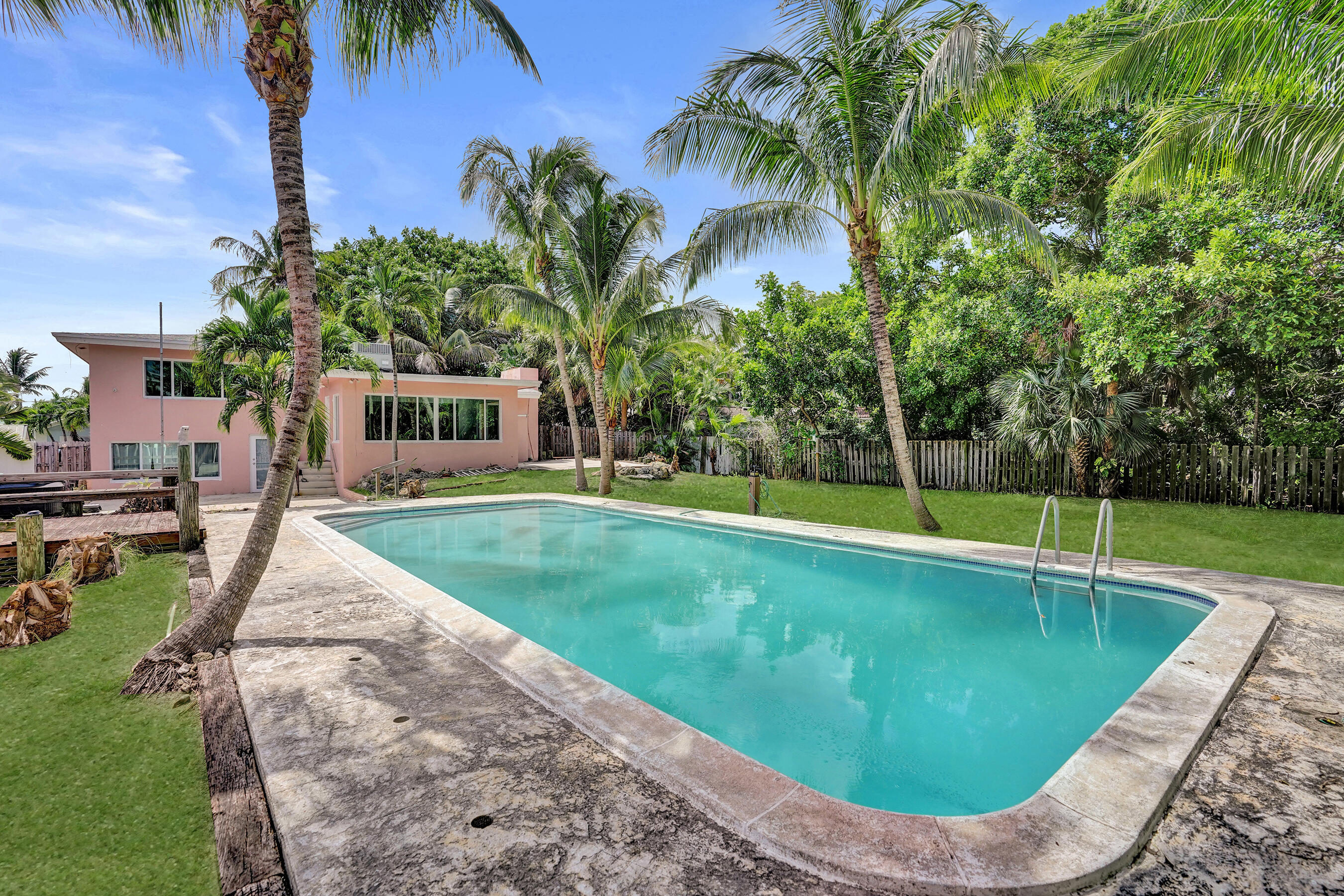 460 SE 18TH Avenue