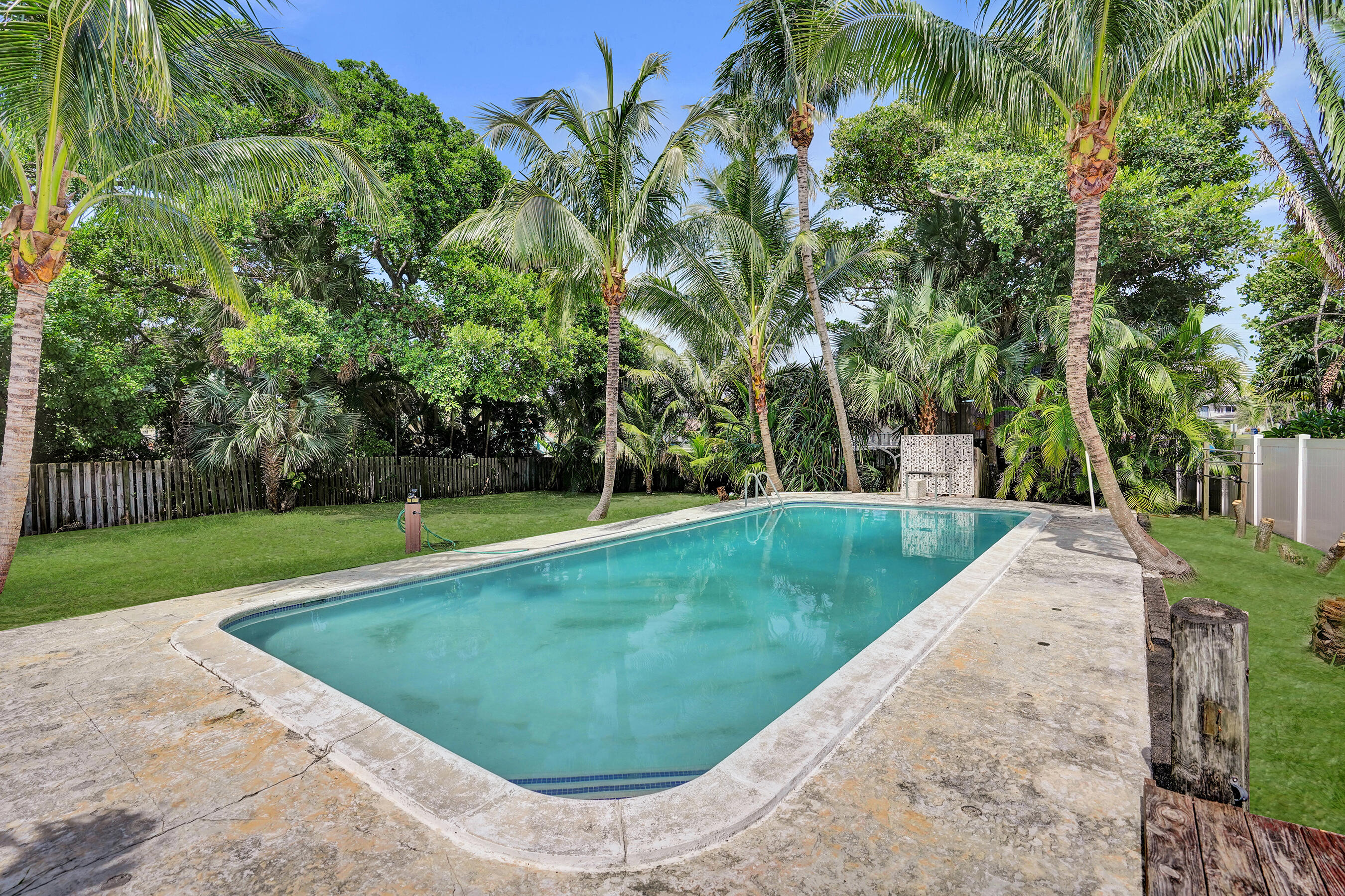 460 SE 18TH Avenue