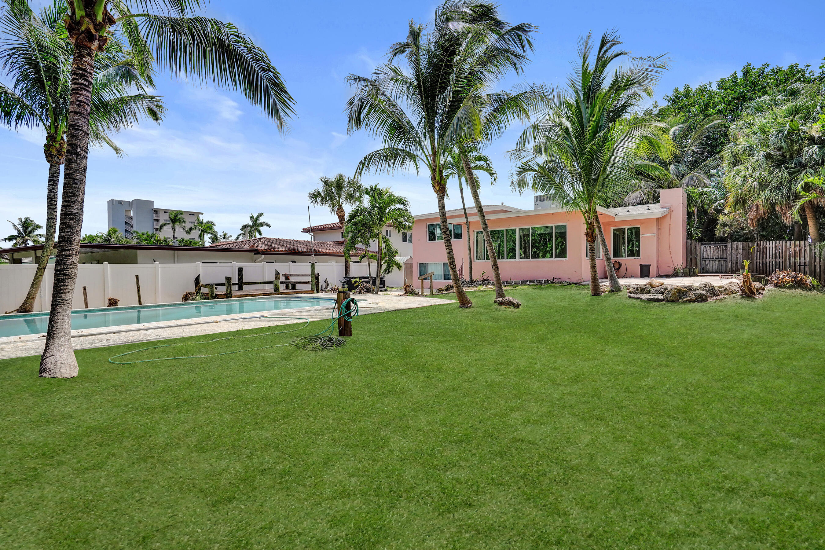 460 SE 18TH Avenue