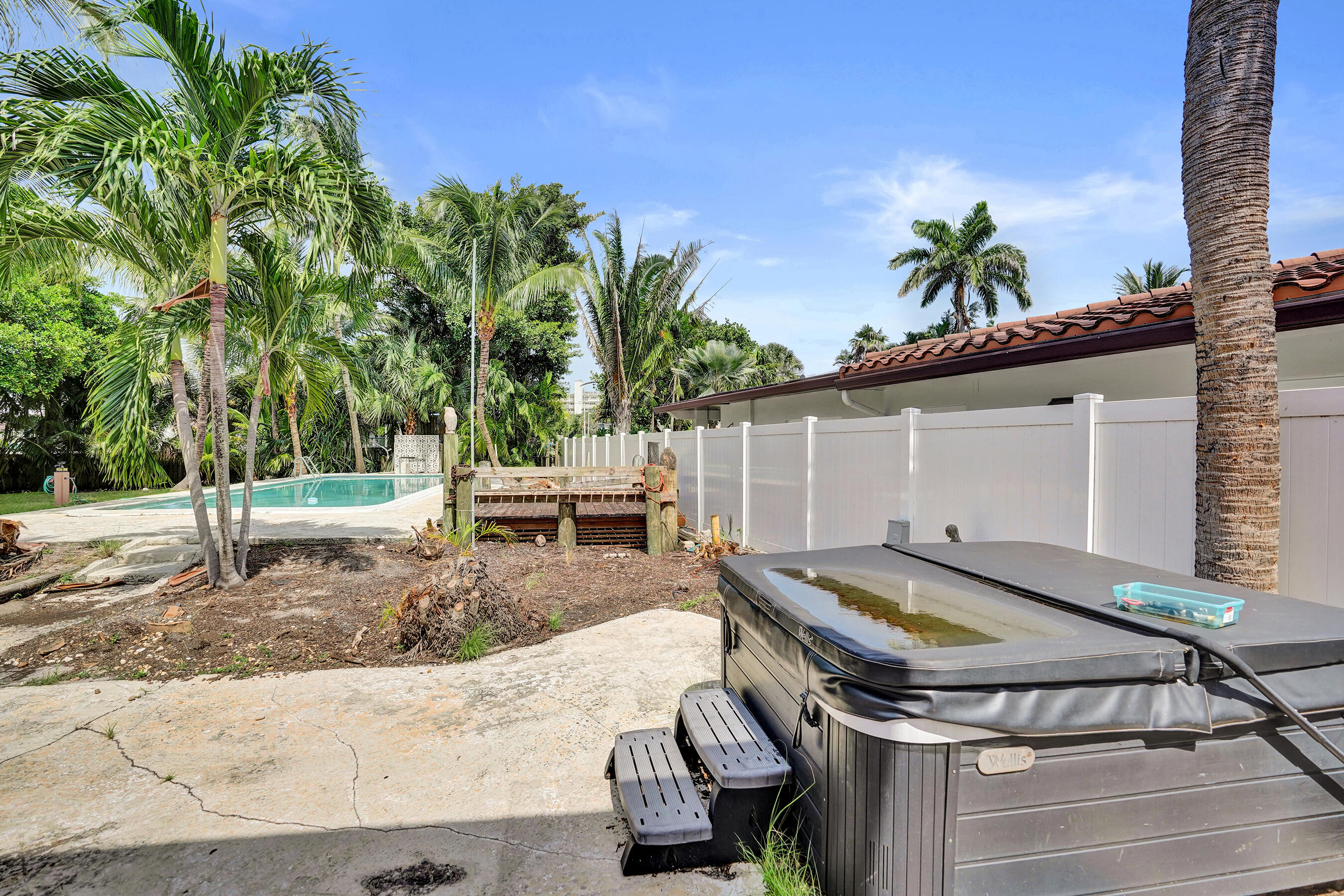 460 SE 18TH Avenue
