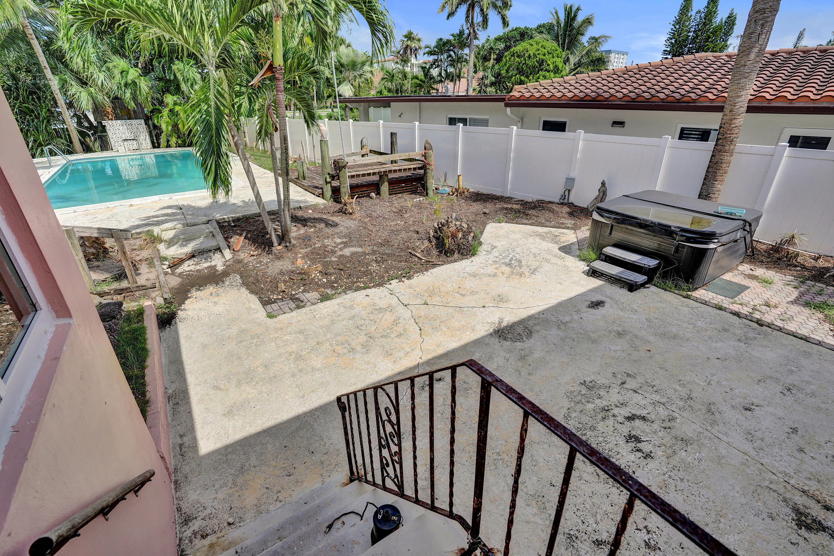 460 SE 18TH Avenue