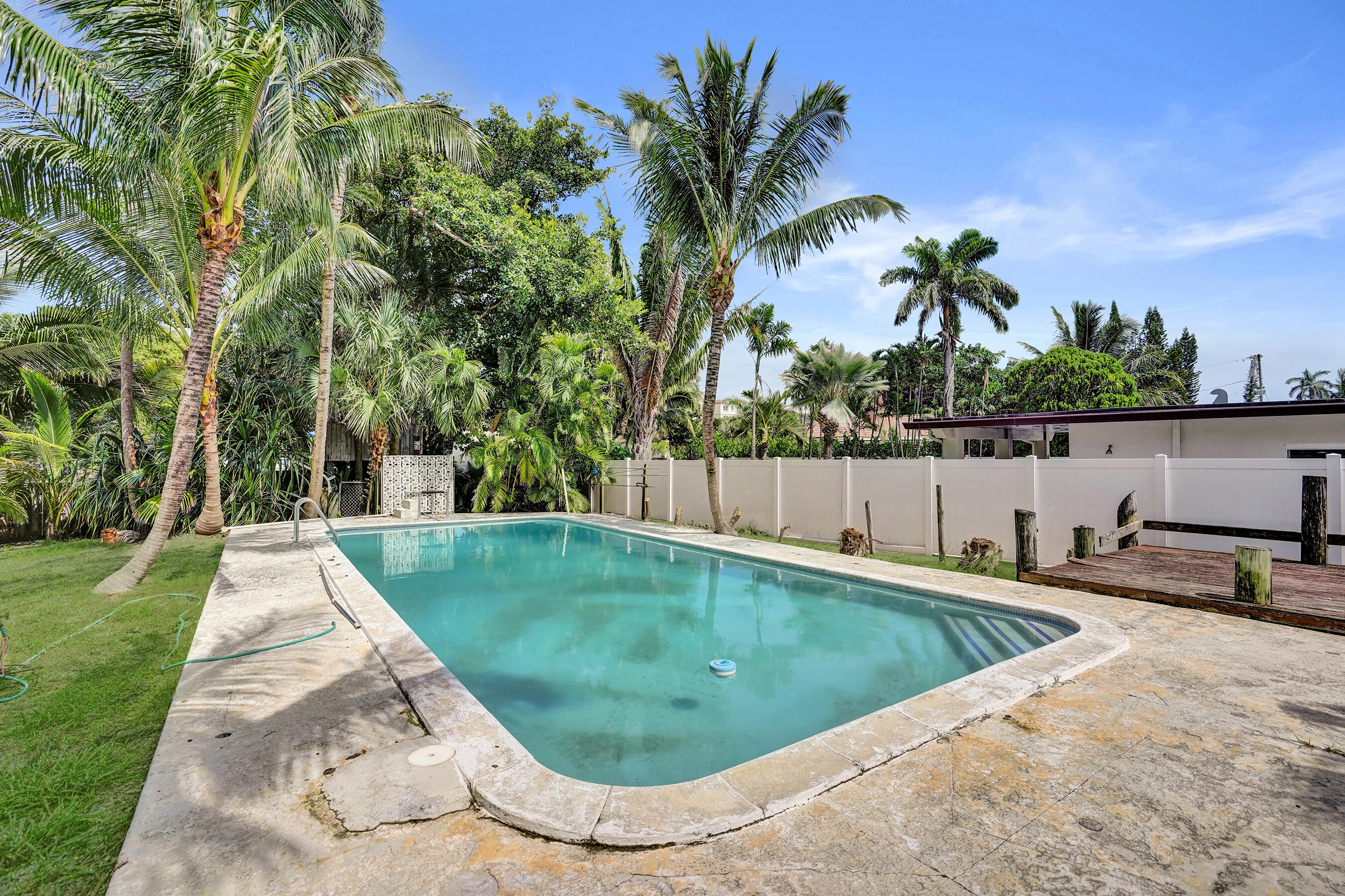 460 SE 18TH Avenue