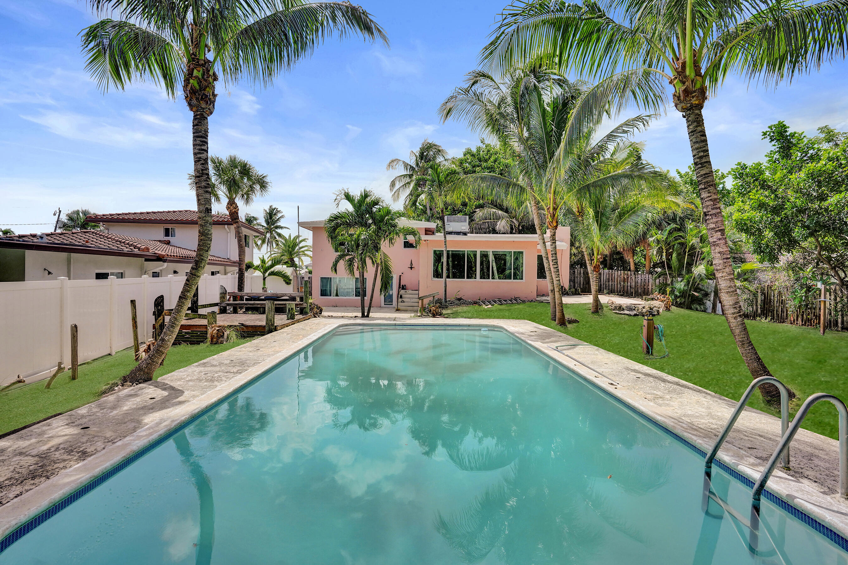 460 SE 18TH Avenue