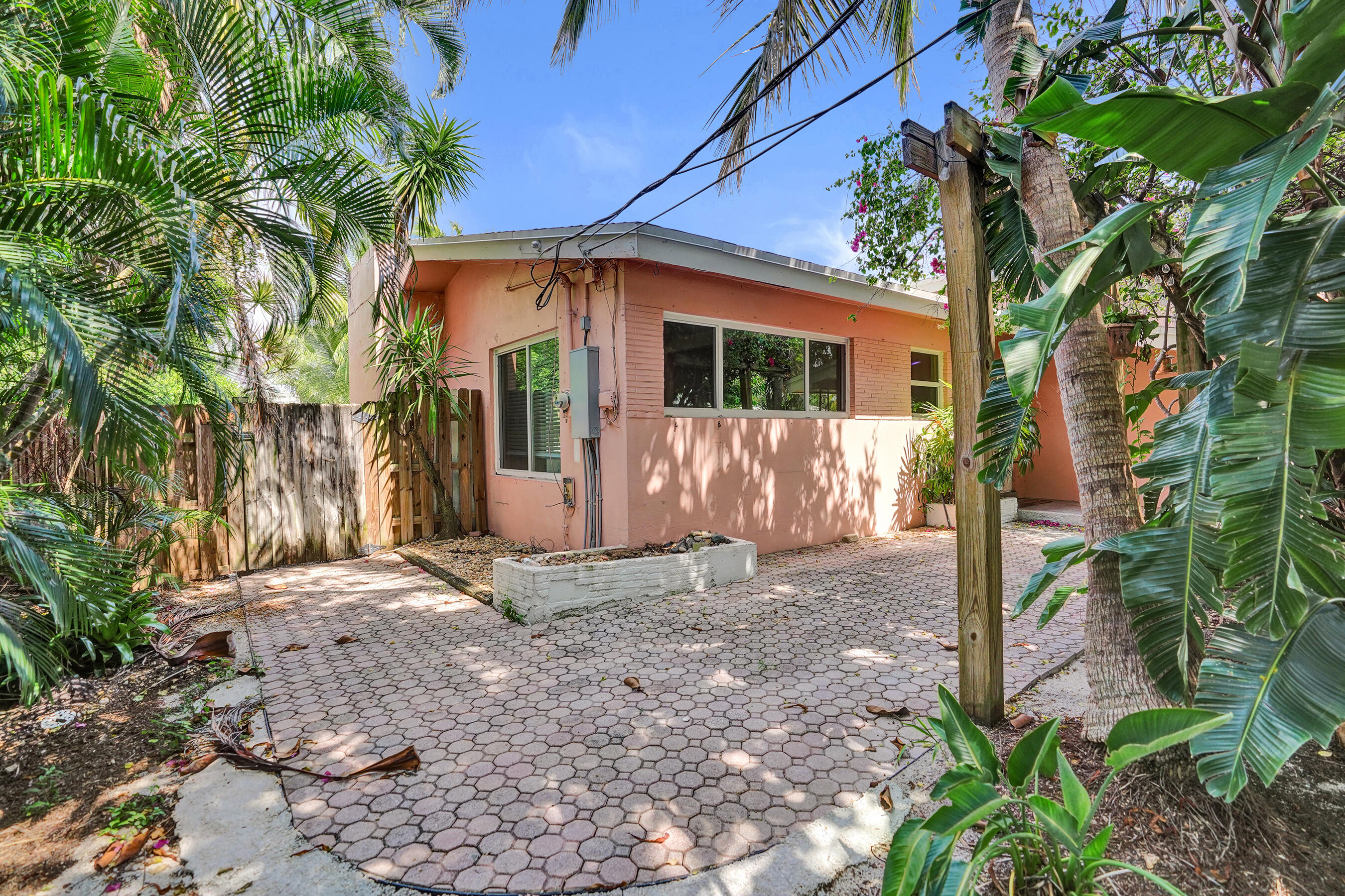 460 SE 18TH Avenue