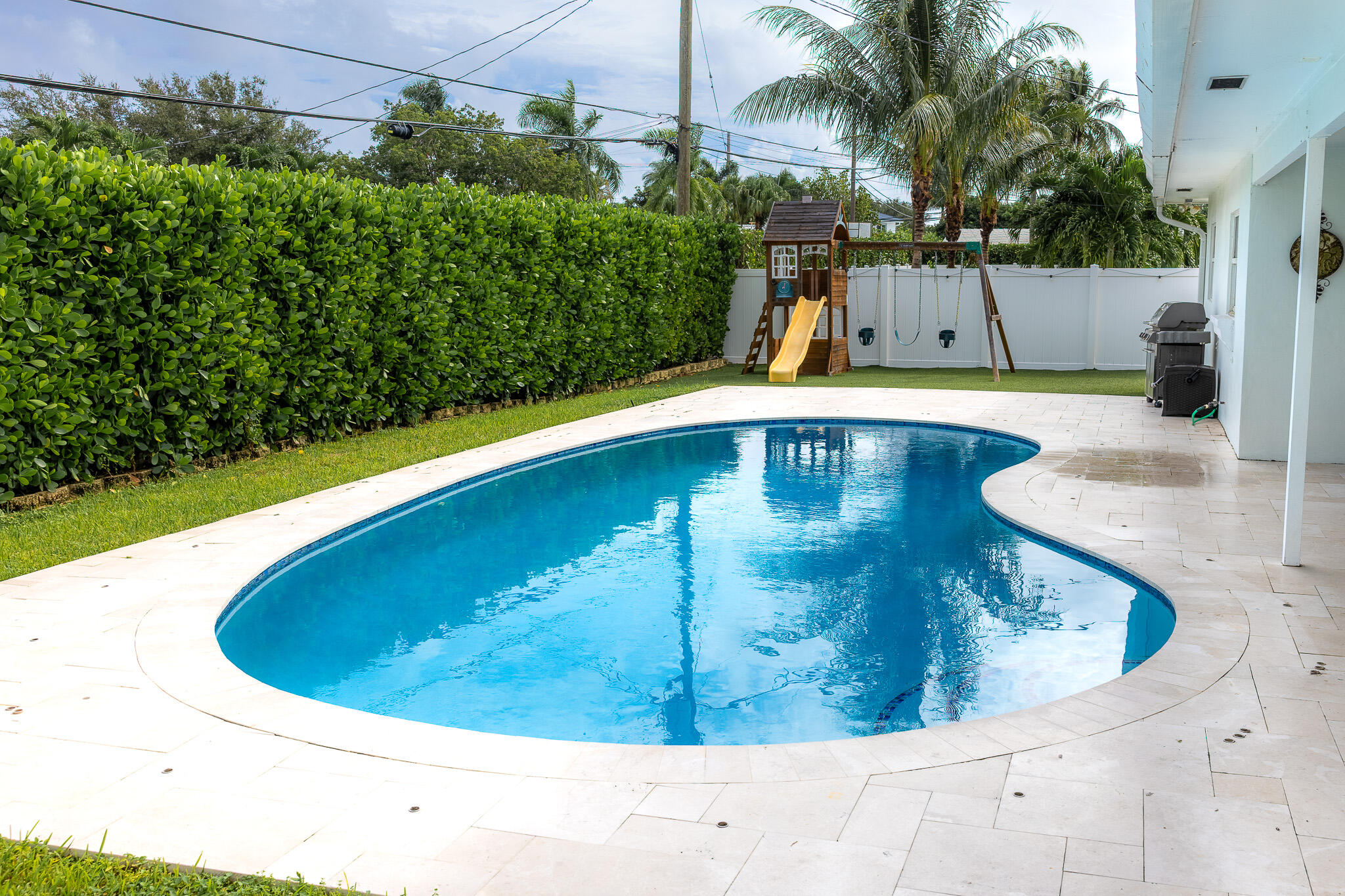 979 SW 13TH Drive