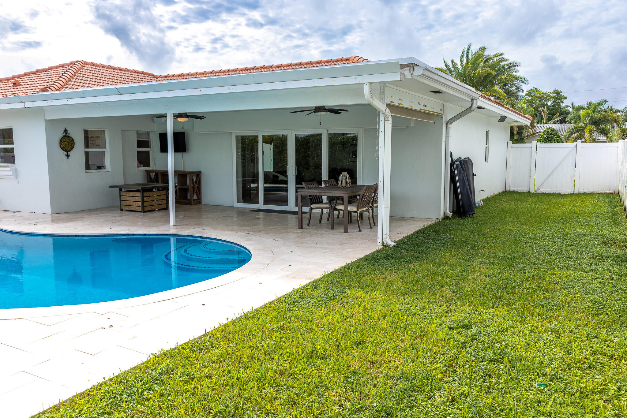 979 SW 13TH Drive