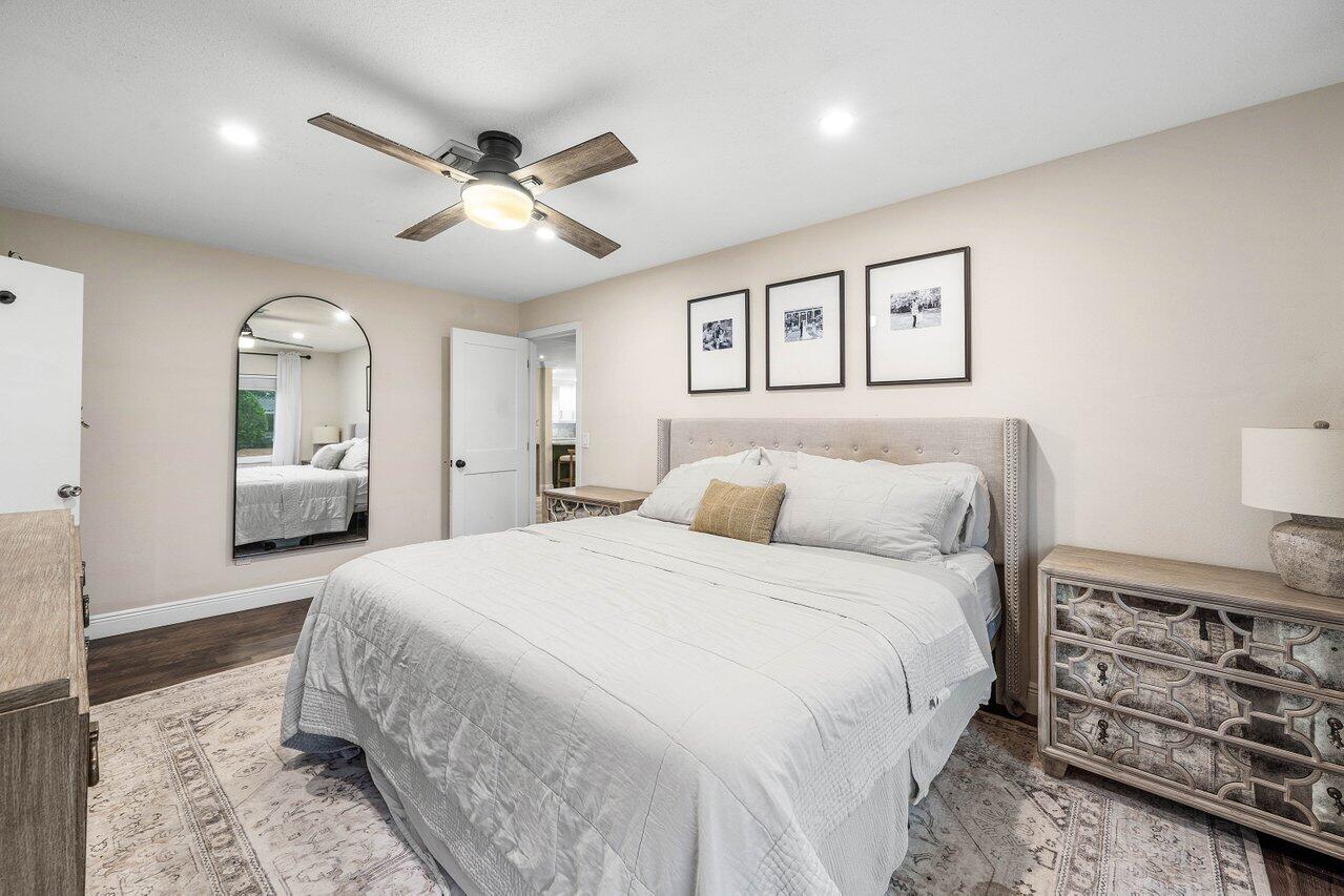 979 SW 13TH Drive