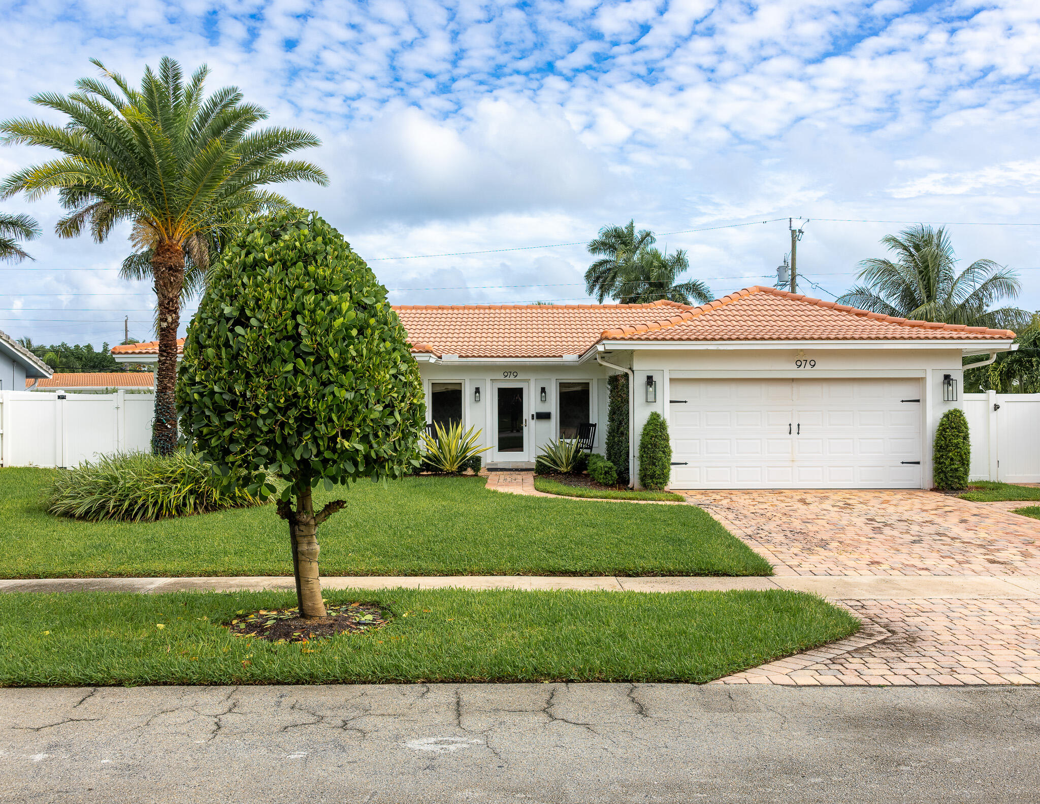 979 SW 13TH Drive
