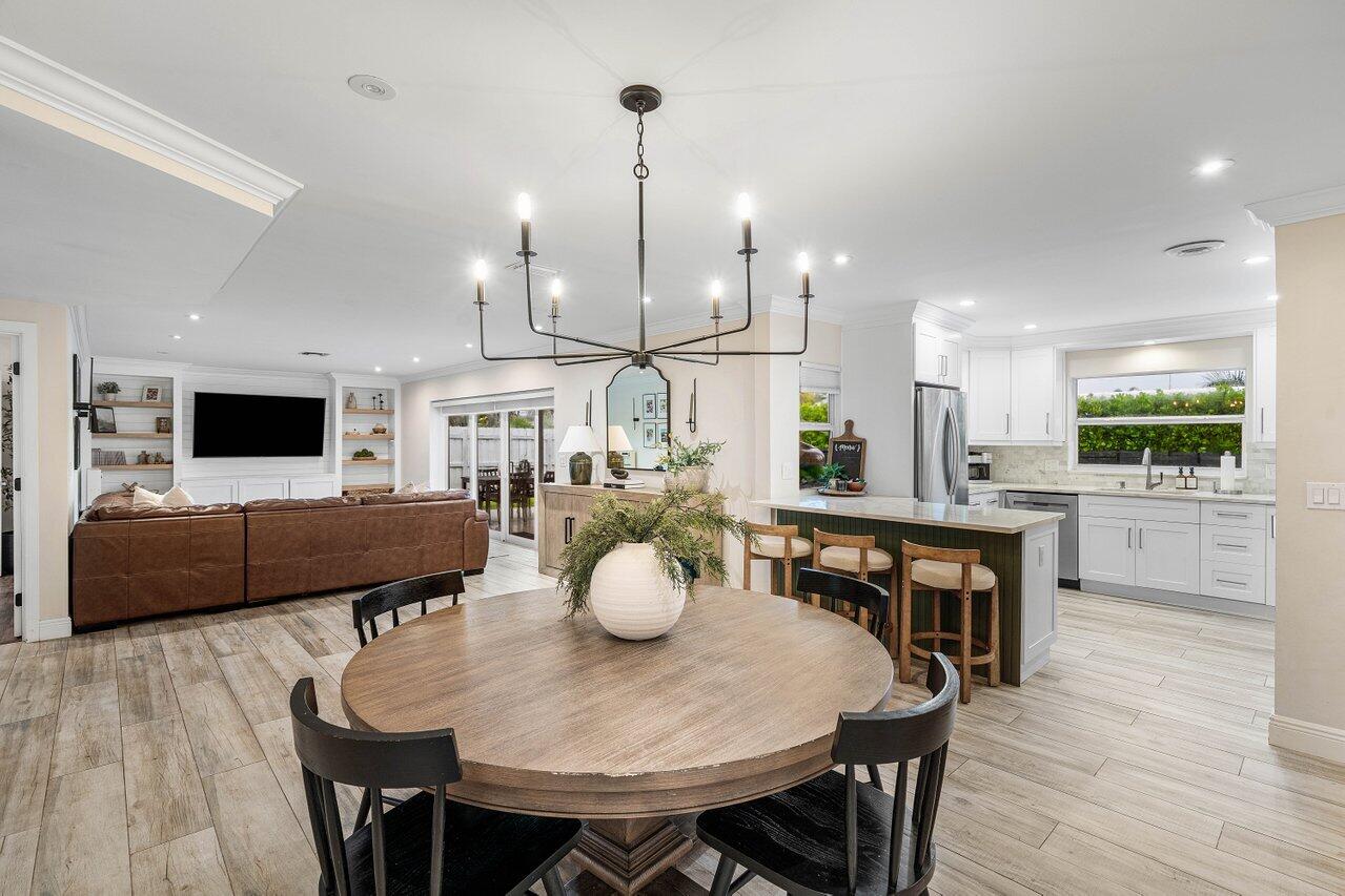 979 SW 13TH Drive