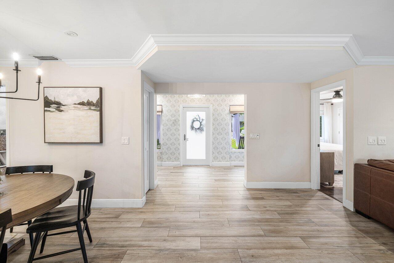 979 SW 13TH Drive