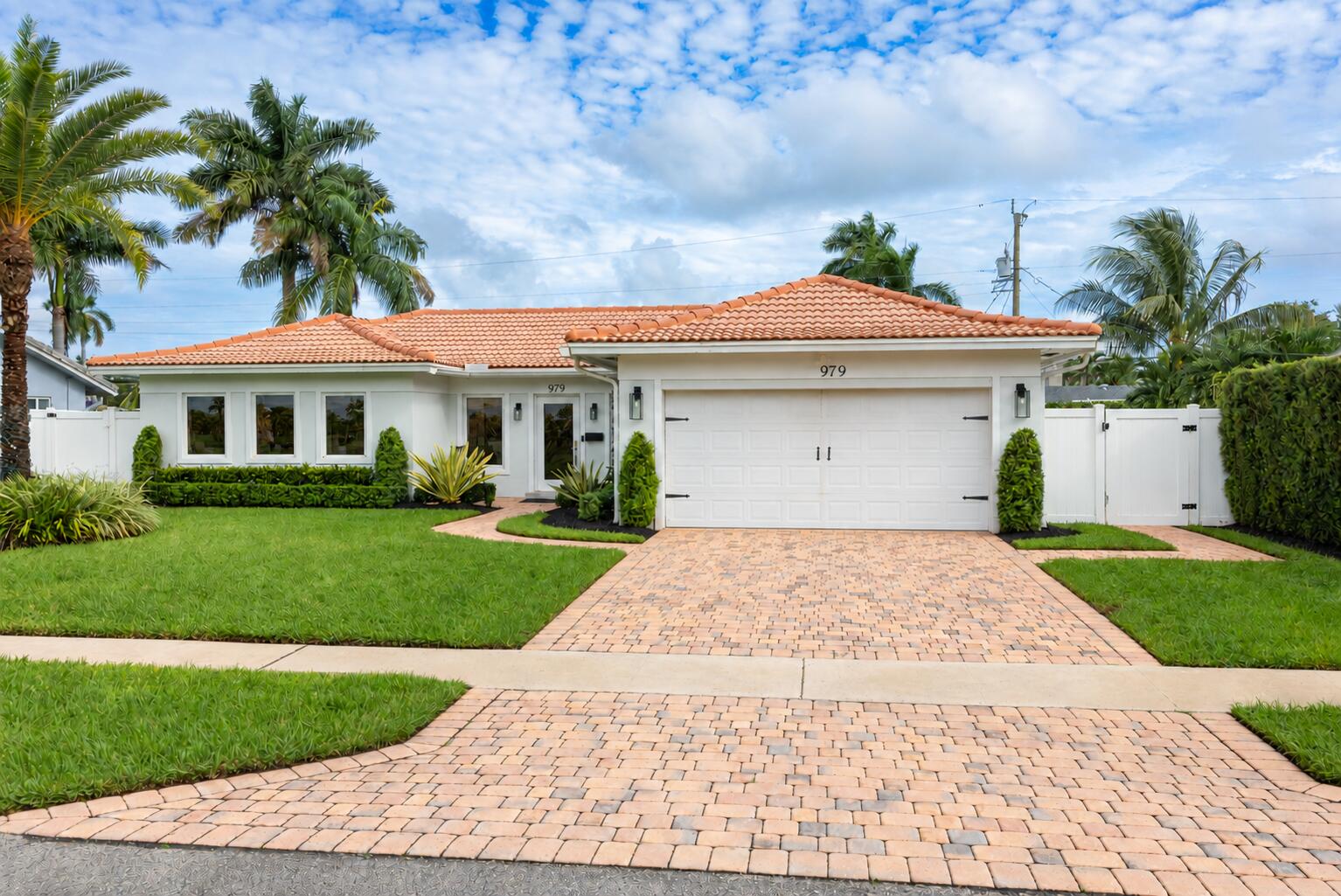 979 SW 13TH Drive