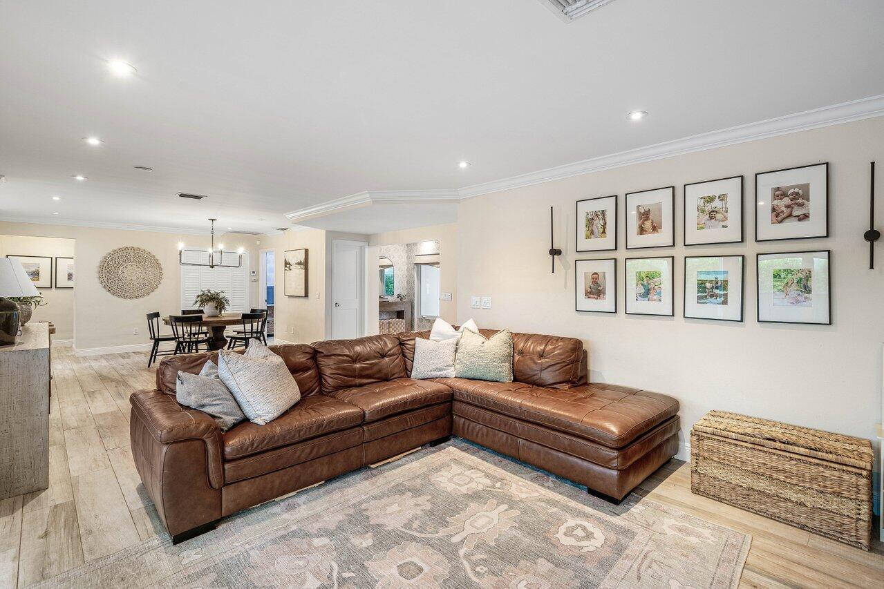 979 SW 13TH Drive