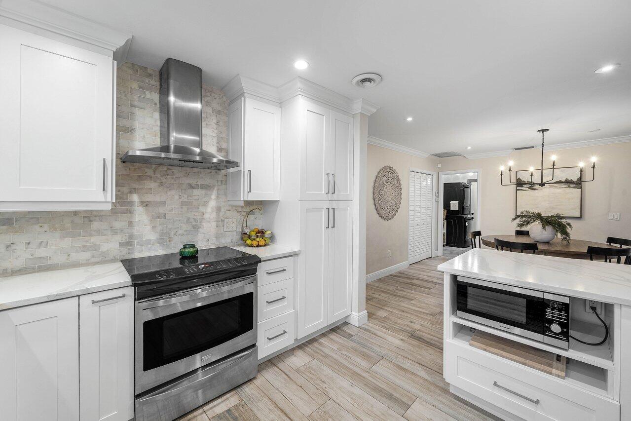 979 SW 13TH Drive
