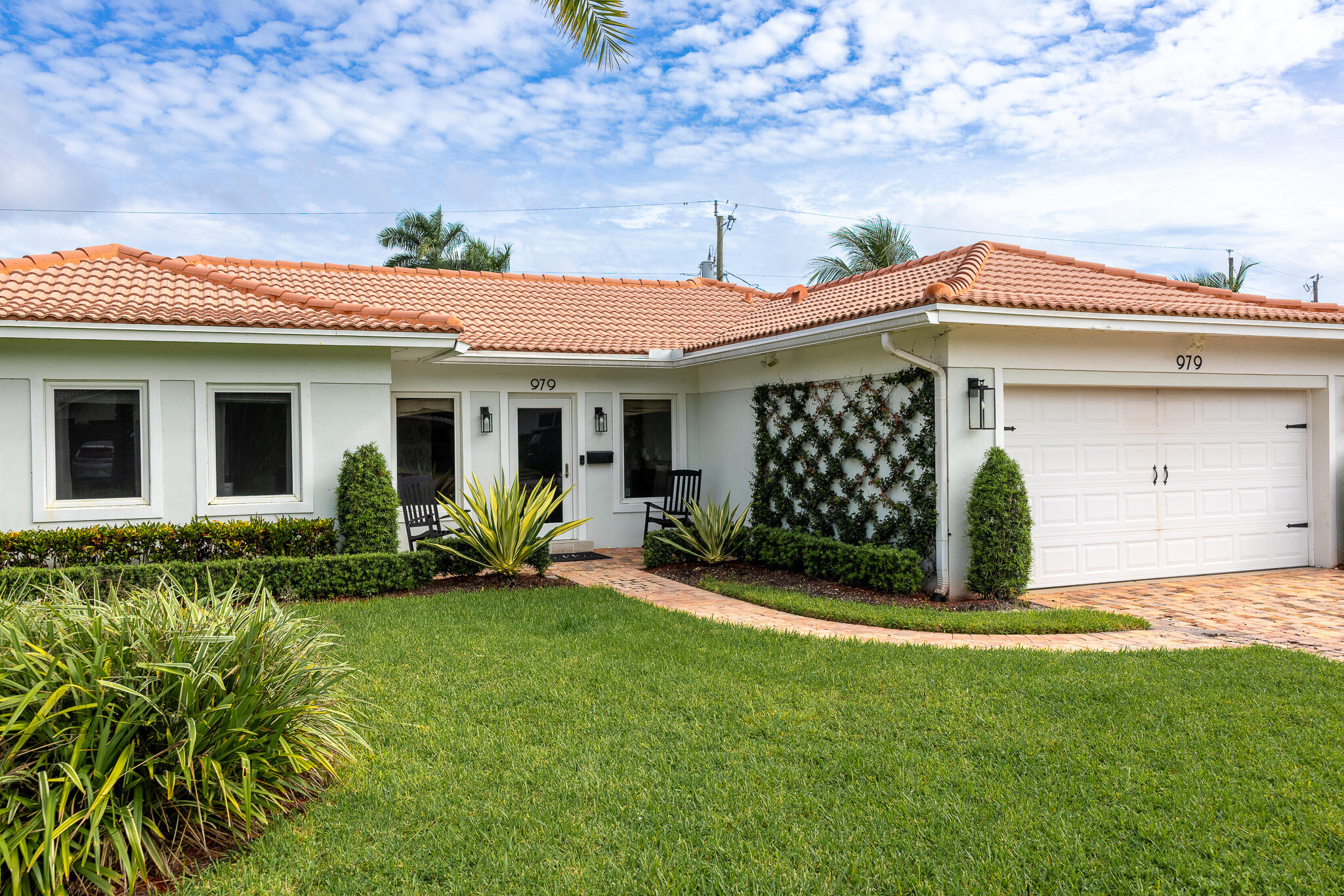 979 SW 13TH Drive