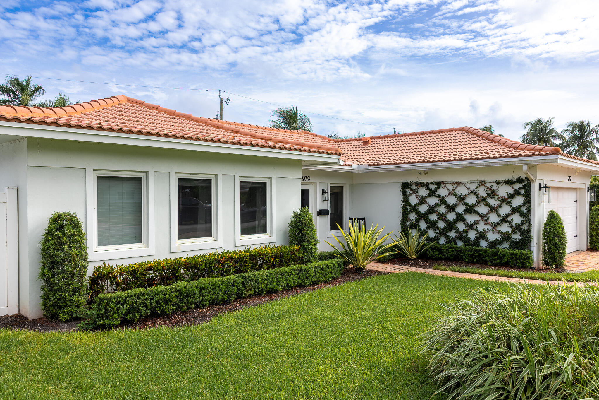 979 SW 13TH Drive