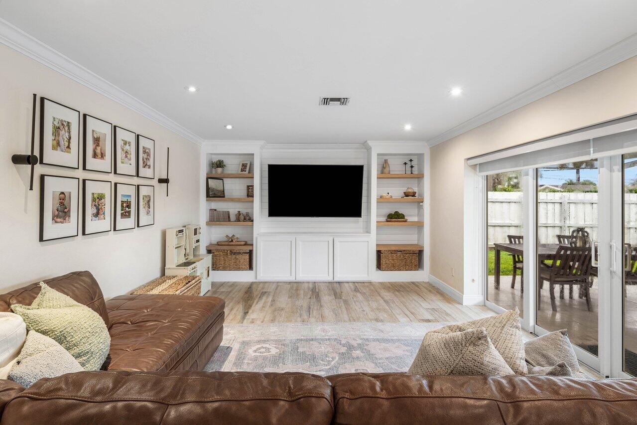 979 SW 13TH Drive