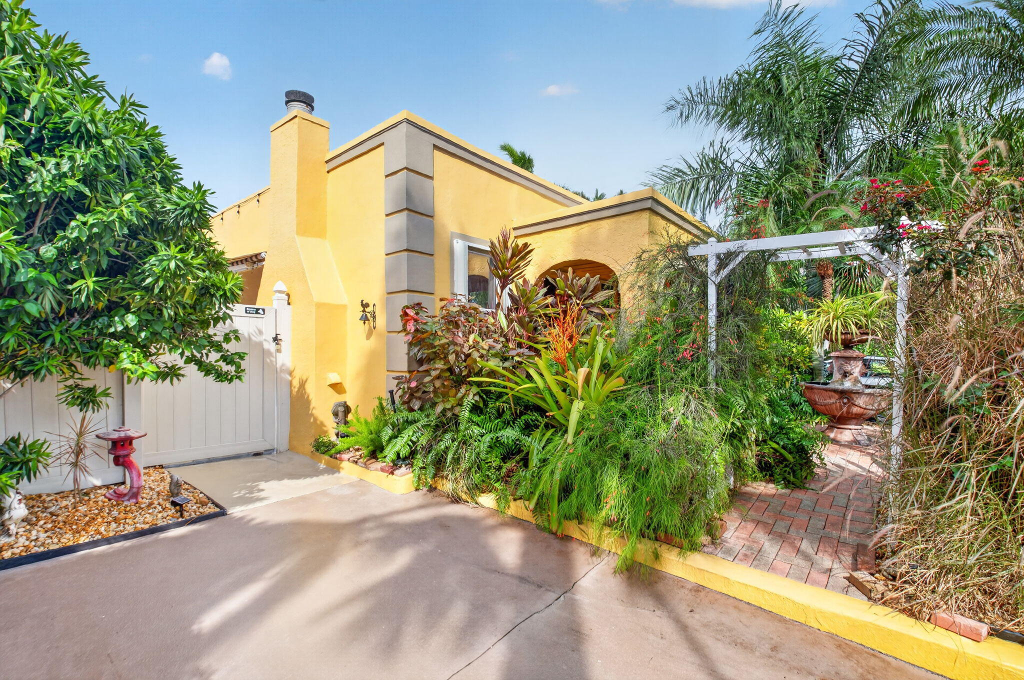 415 Colonial Road
