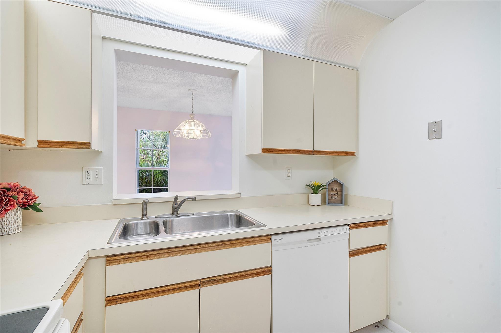 3213 NE 16th St 110