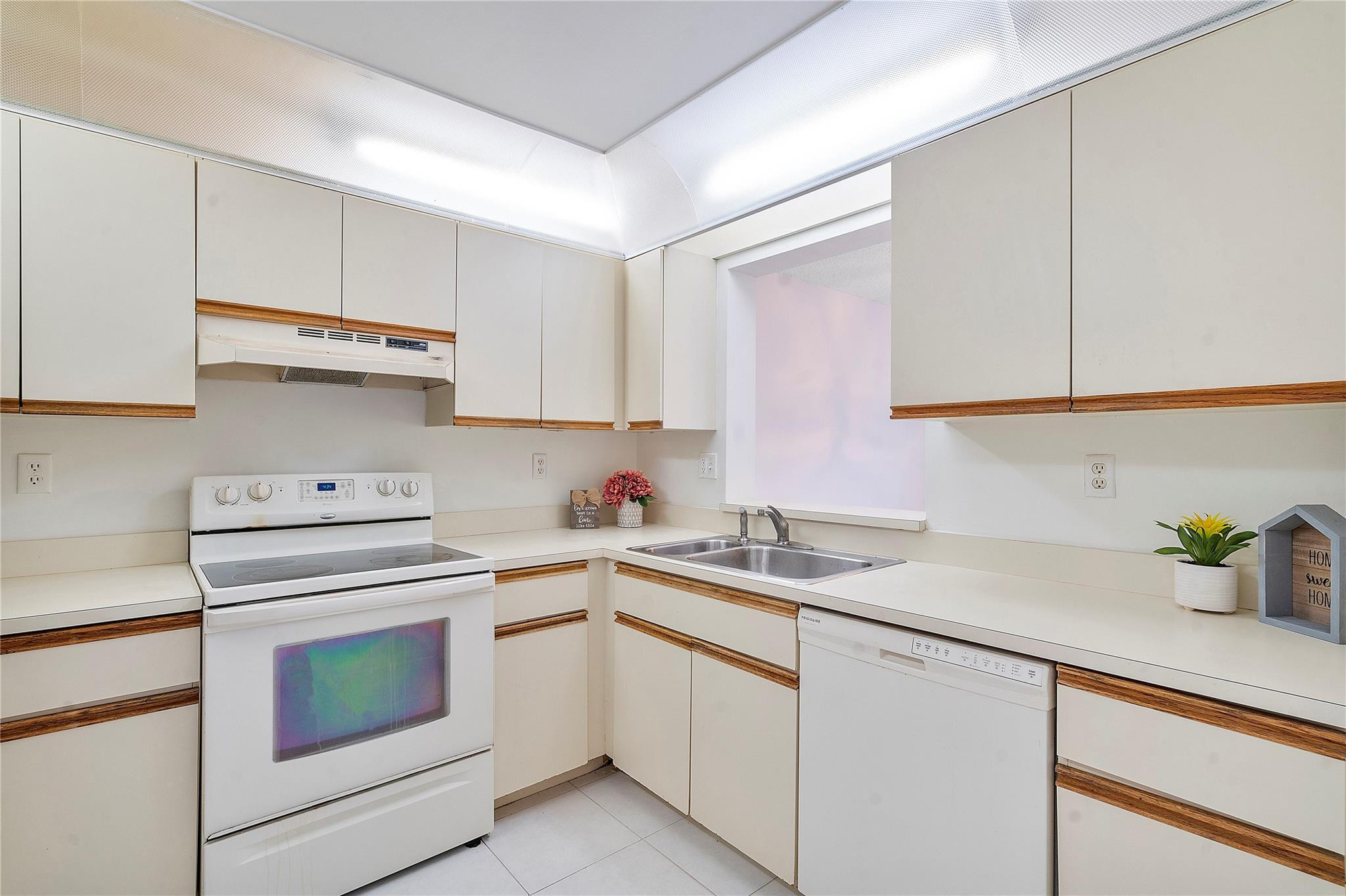 3213 NE 16th St 110