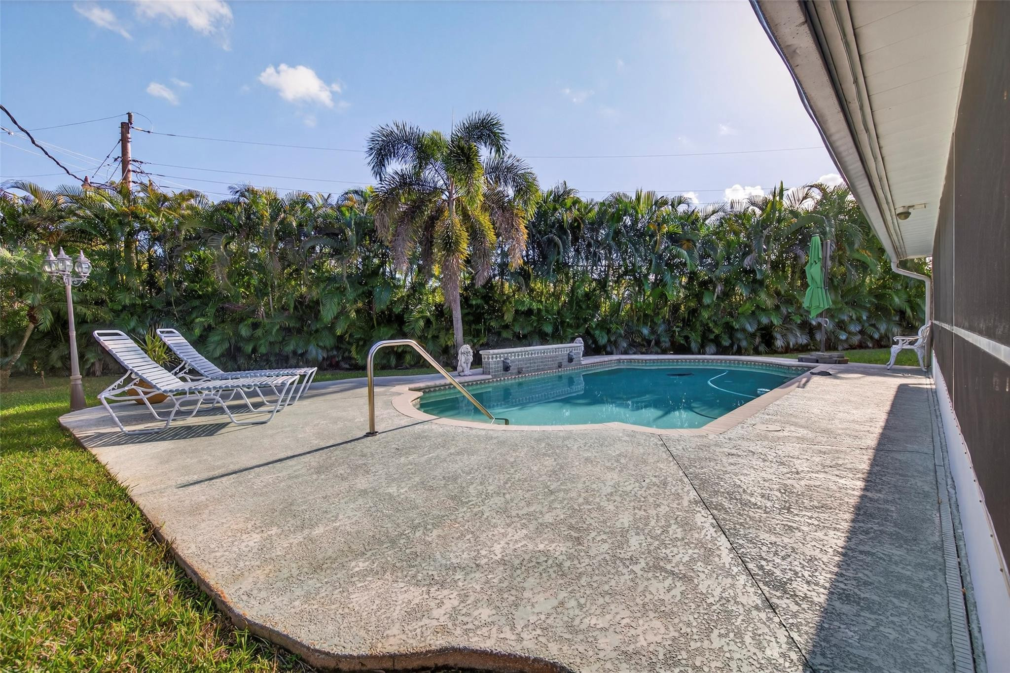712 NW 29th Court