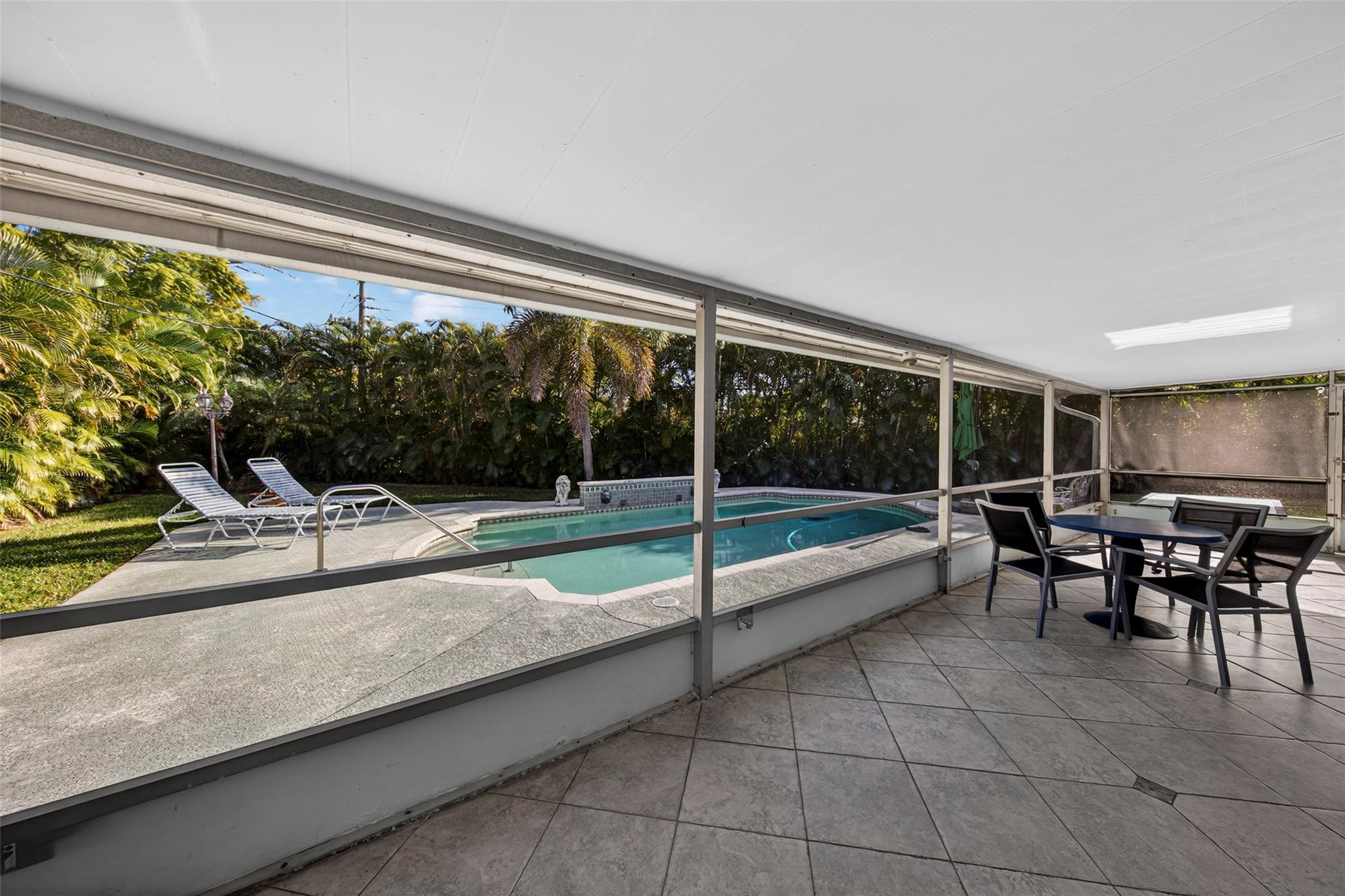 712 NW 29th Court