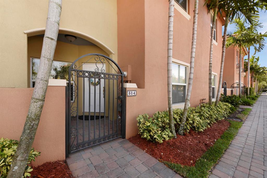 304 Lake Monterey Circle