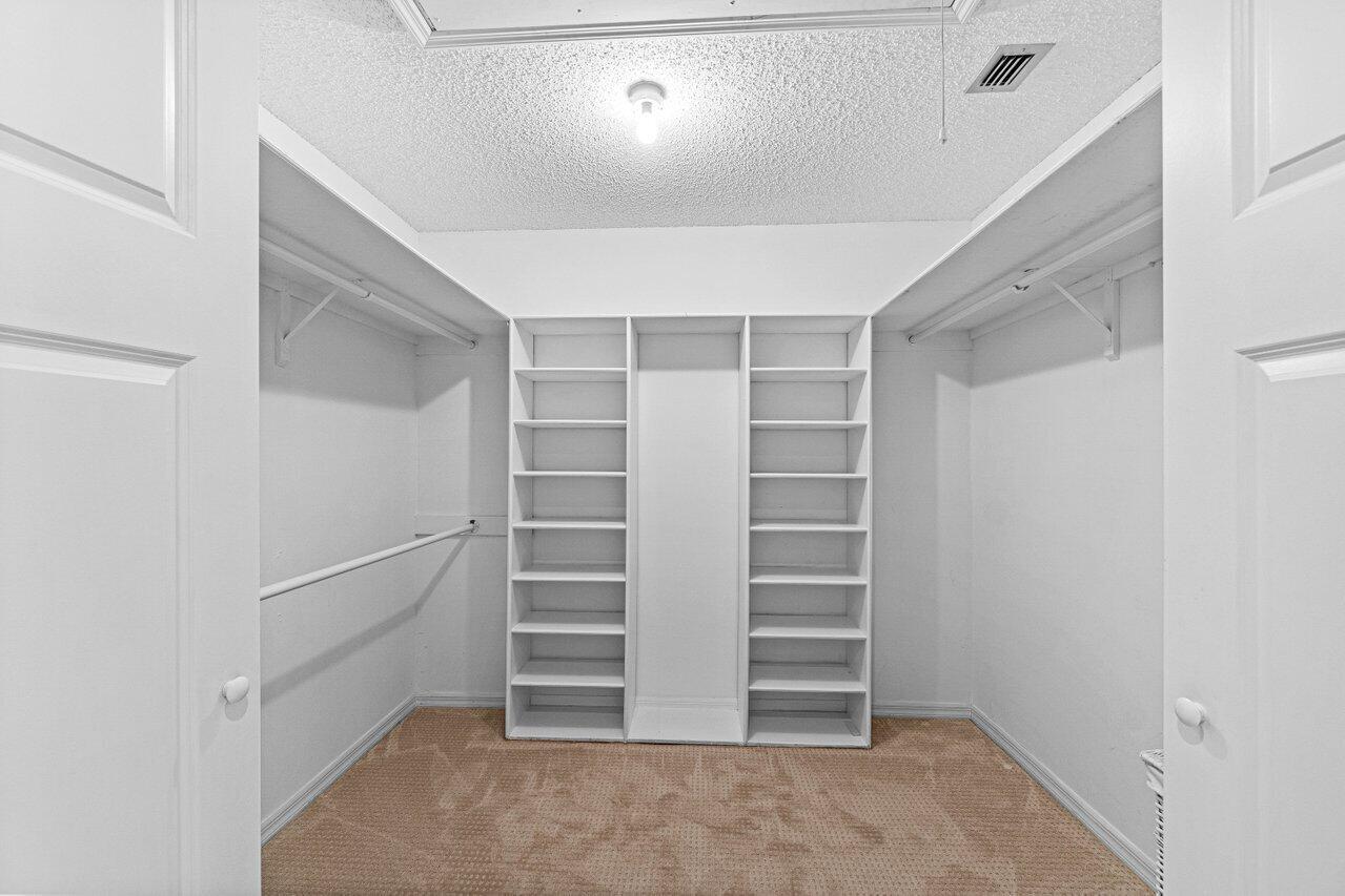 4295 Bocaire Boulevard