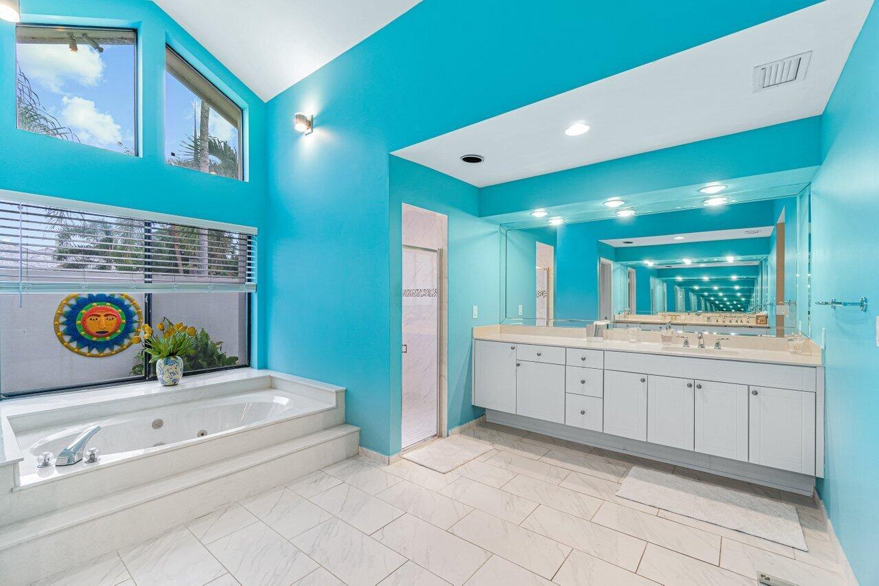 4295 Bocaire Boulevard