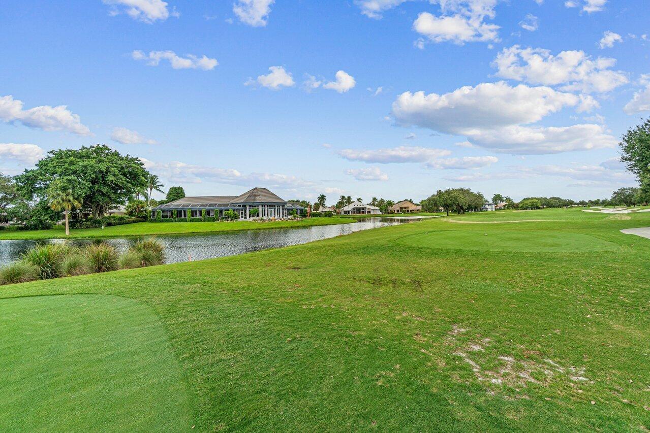 4295 Bocaire Boulevard