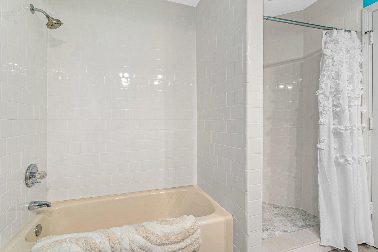 4295 Bocaire Boulevard