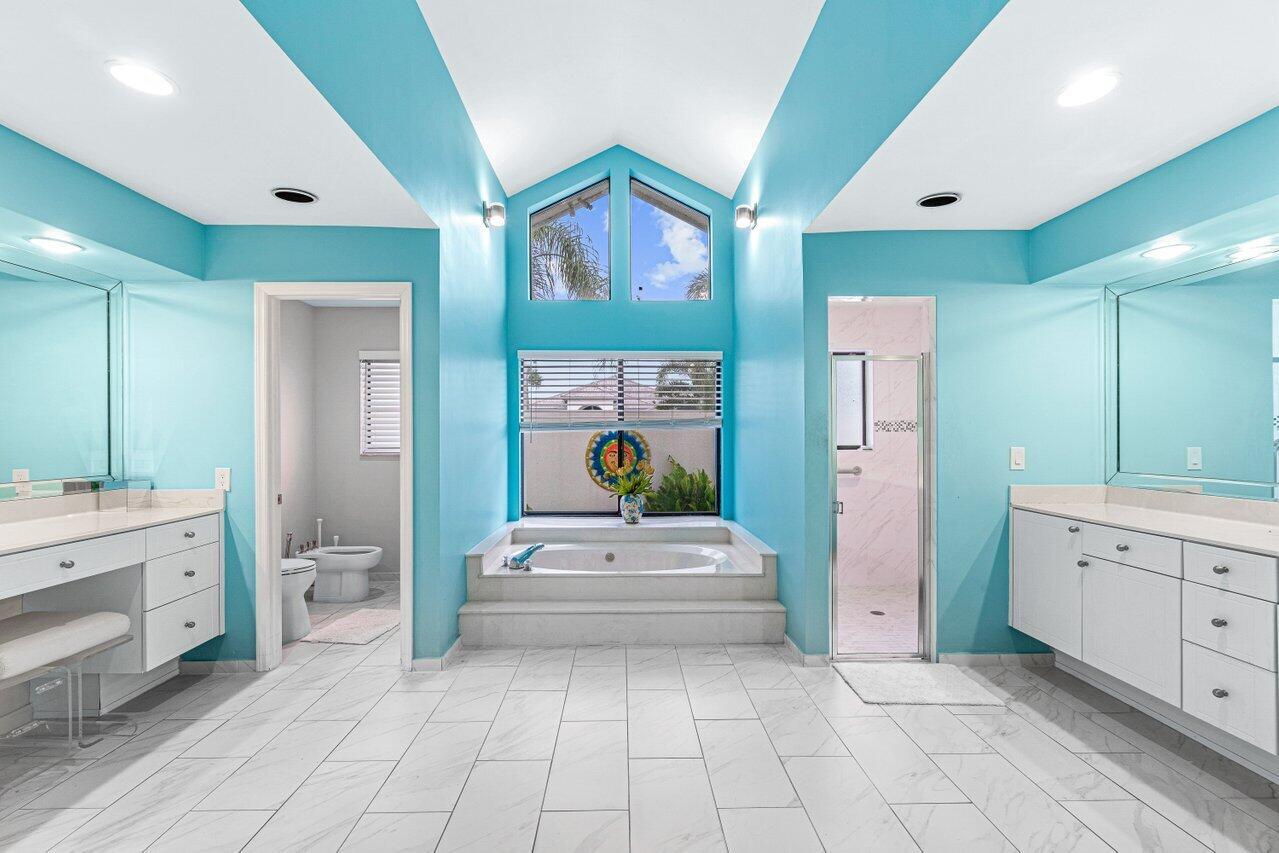 4295 Bocaire Boulevard