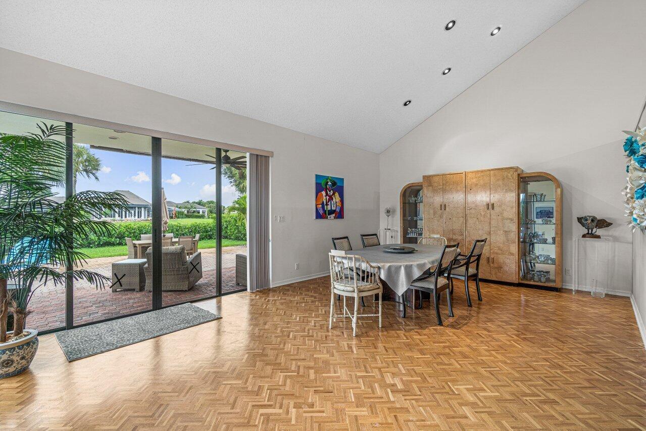 4295 Bocaire Boulevard