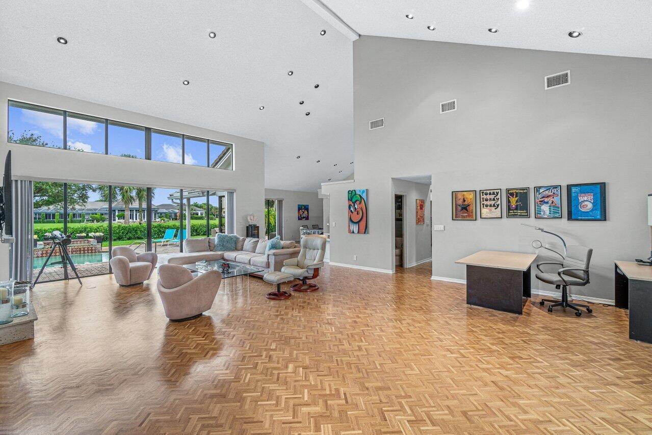 4295 Bocaire Boulevard