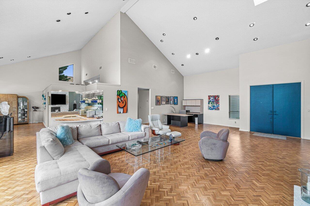 4295 Bocaire Boulevard