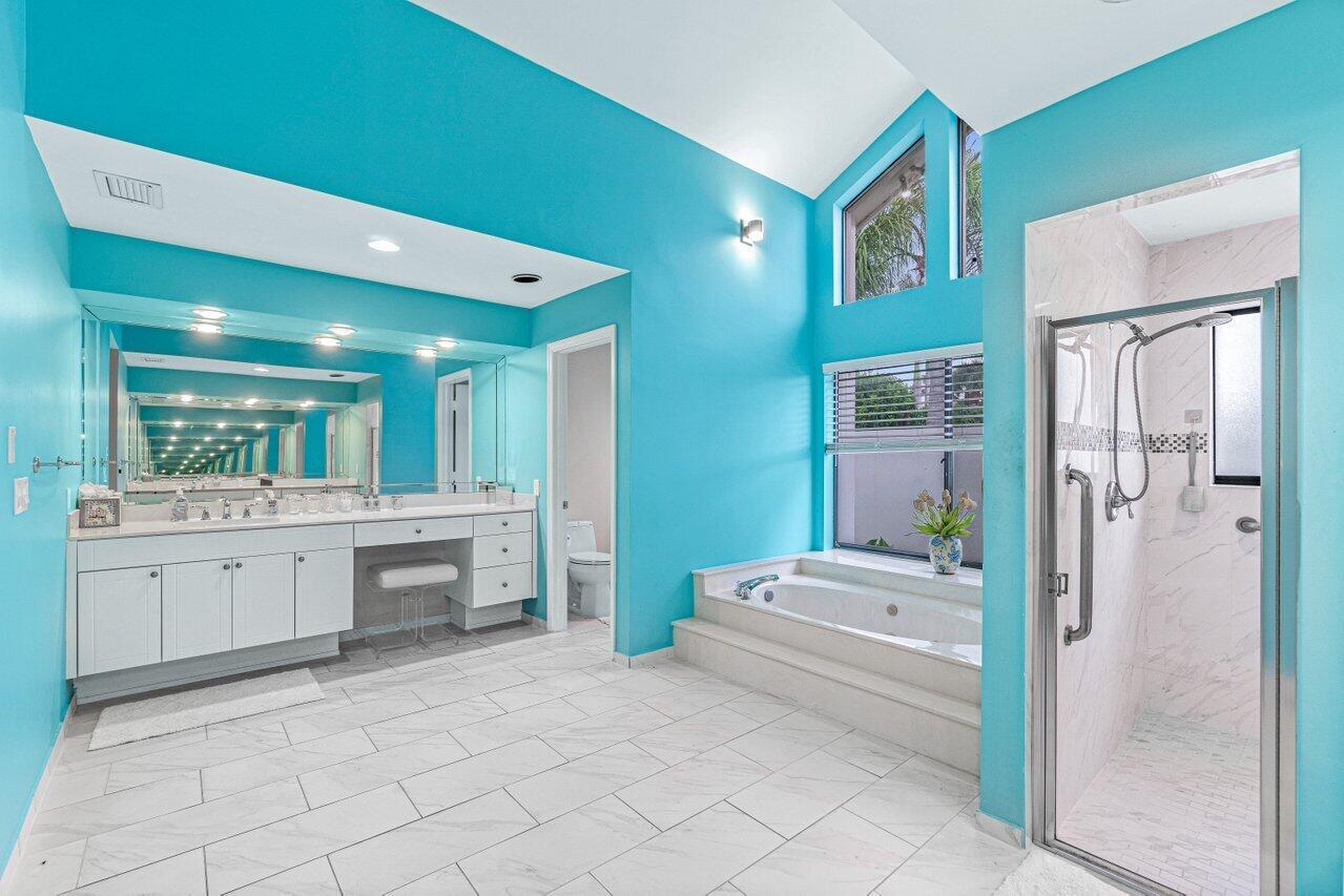 4295 Bocaire Boulevard