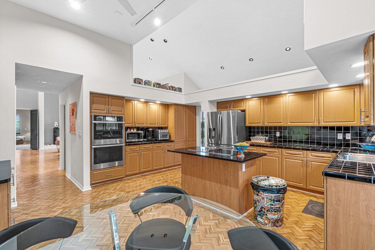 4295 Bocaire Boulevard